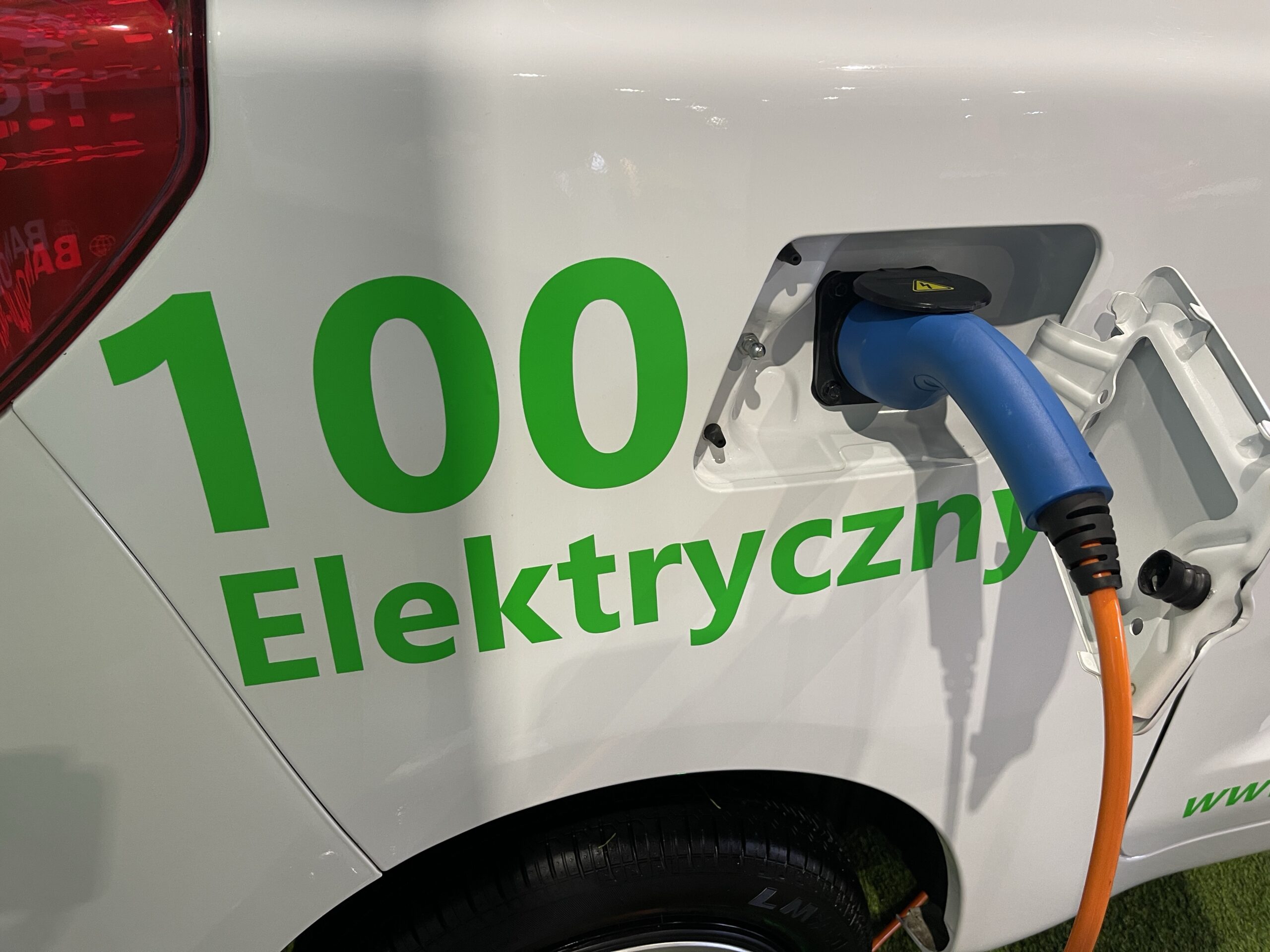 Read more about the article Elektryczny „maluch” idealny na 16. urodziny